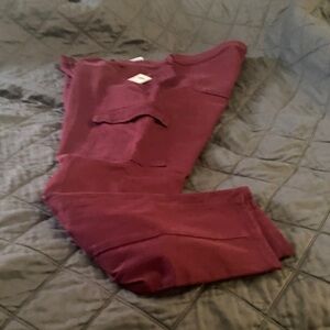 Old Navy Women's Skinny Pants in Burgundy